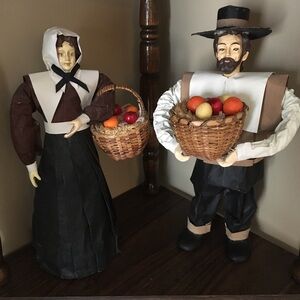 Vintage Paper Mache Pilgram Couple